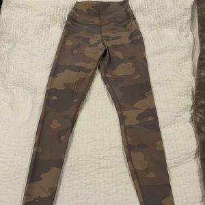 Alo Yoga Camo Leggings Size Small
